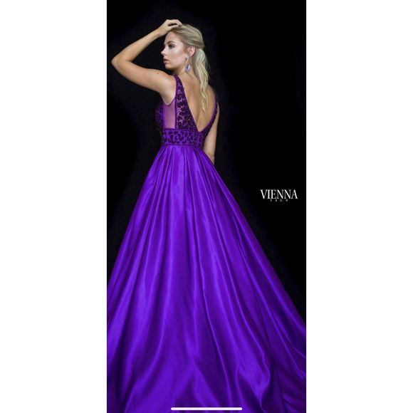Purple Vienna Size 0 Train dress - Picture 2 of 2